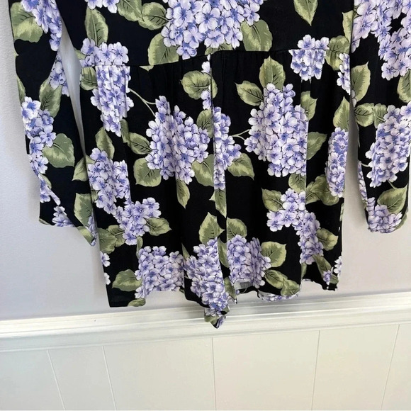 MinkPink Women’s Long Sleeve V-Neck Black w/ Purple Floral Romper Size S GUC - Picture 4 of 10